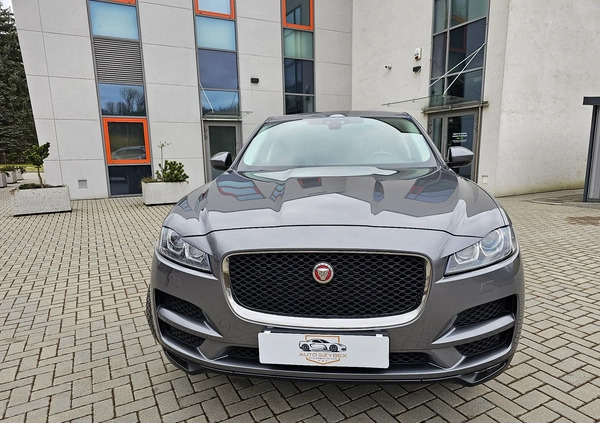 Jaguar F-Pace cena 63000 przebieg: 164000, rok produkcji 2017 z Sanok małe 781
